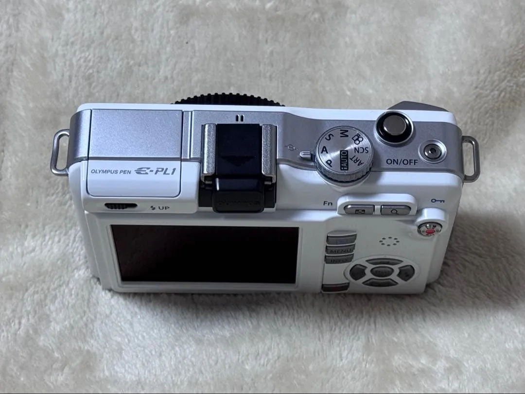 Máy ảnh phản chiếu ống kính đơn không gương lật olympus pen e-pl1s - Ảnh 5