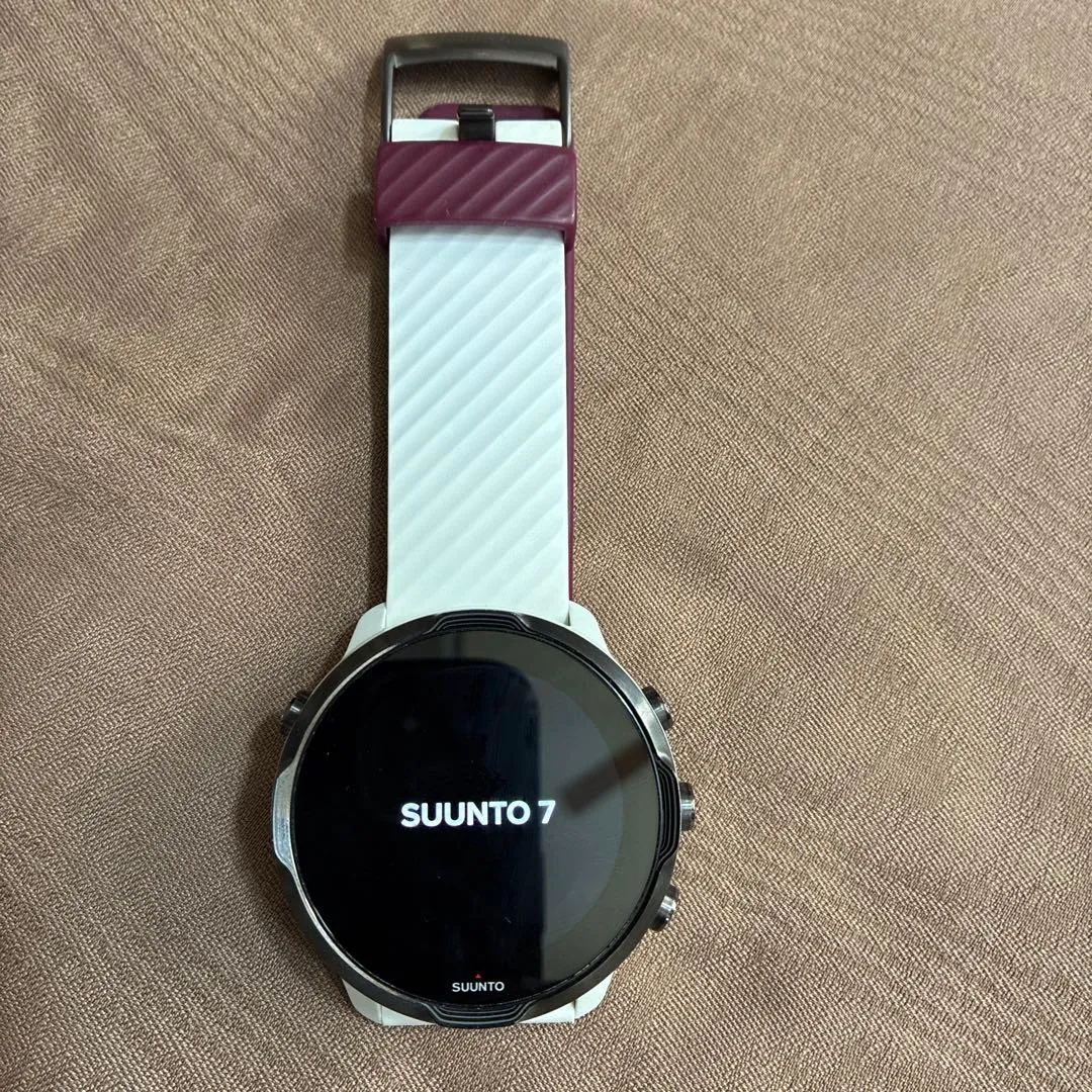 Thân đồng hồ thông minh suunto 7 màu trắng burgundy - Ảnh 4