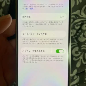 Dung lượng pin iphone 12 màu trắng tối đa 92%
