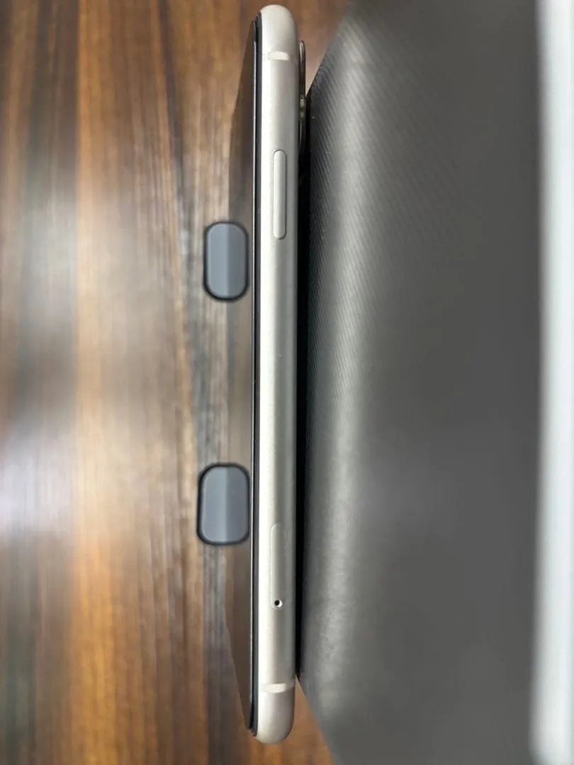 Iphone 11 thân trắng 128gb rác - Ảnh 2