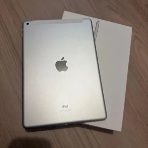 Ipad7 body silver 32gb tình trạng siêu tốt có hộp