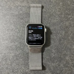 [tình trạng tốt] apple watch se 44mm bạc có dây bạc