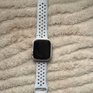 Anh tân apple watch nike main se đã sử dụng được 3 tháng