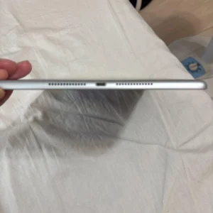 Thân máy chính apple ipad màu bạc mẫu wi-fi thế hệ thứ 7 32g - Ảnh 3