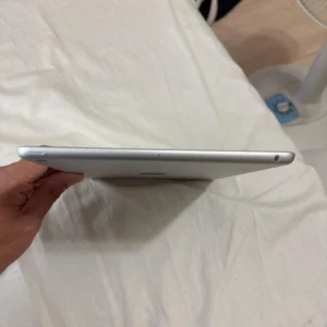 Thân máy chính apple ipad màu bạc mẫu wi-fi thế hệ thứ 7 32g - Ảnh 4