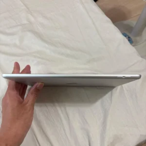 Thân máy chính apple ipad màu bạc mẫu wi-fi thế hệ thứ 7 32g - Ảnh 5