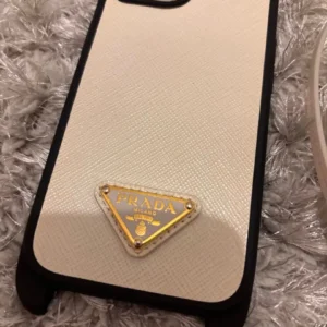 Ốp lưng iphone 15 prada - Ảnh 2
