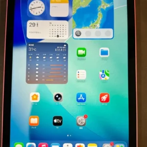 Ipad thế hệ thứ 10 64gb wi-fi màu hồng tình trạng tốt đã xác nhận hoạt động chỉ thân máy