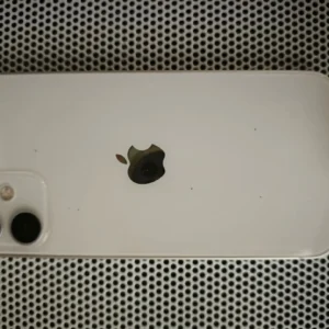 Apple iphone 12 thân màu trắng