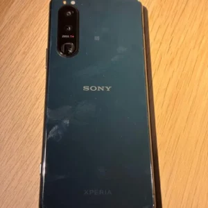 Thân máy sony xperia5iii với ốp lưng trong suốt - Ảnh 2