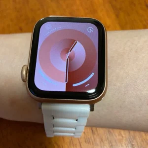 Apple watch se gps mẫu dây đeo gốm vàng 40mm