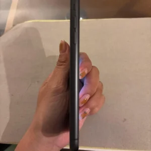 Apple iphone 11 thân đen 128gb - Ảnh 4
